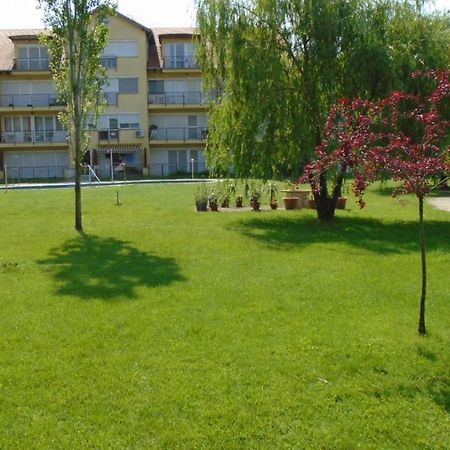 Vénusz Apartman Cserkeszőlő Esterno foto