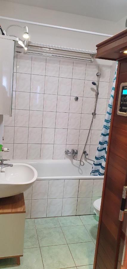 Vénusz Apartman Cserkeszőlő Esterno foto